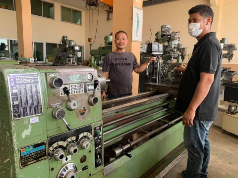 เครื่องกลึงจินเหอ 430x1700